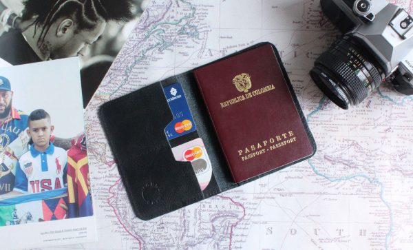 Porta Pasaporte Negro