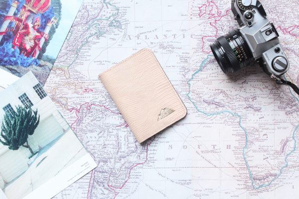 Porta Pasaporte Cuero Grabado Cocodrilo